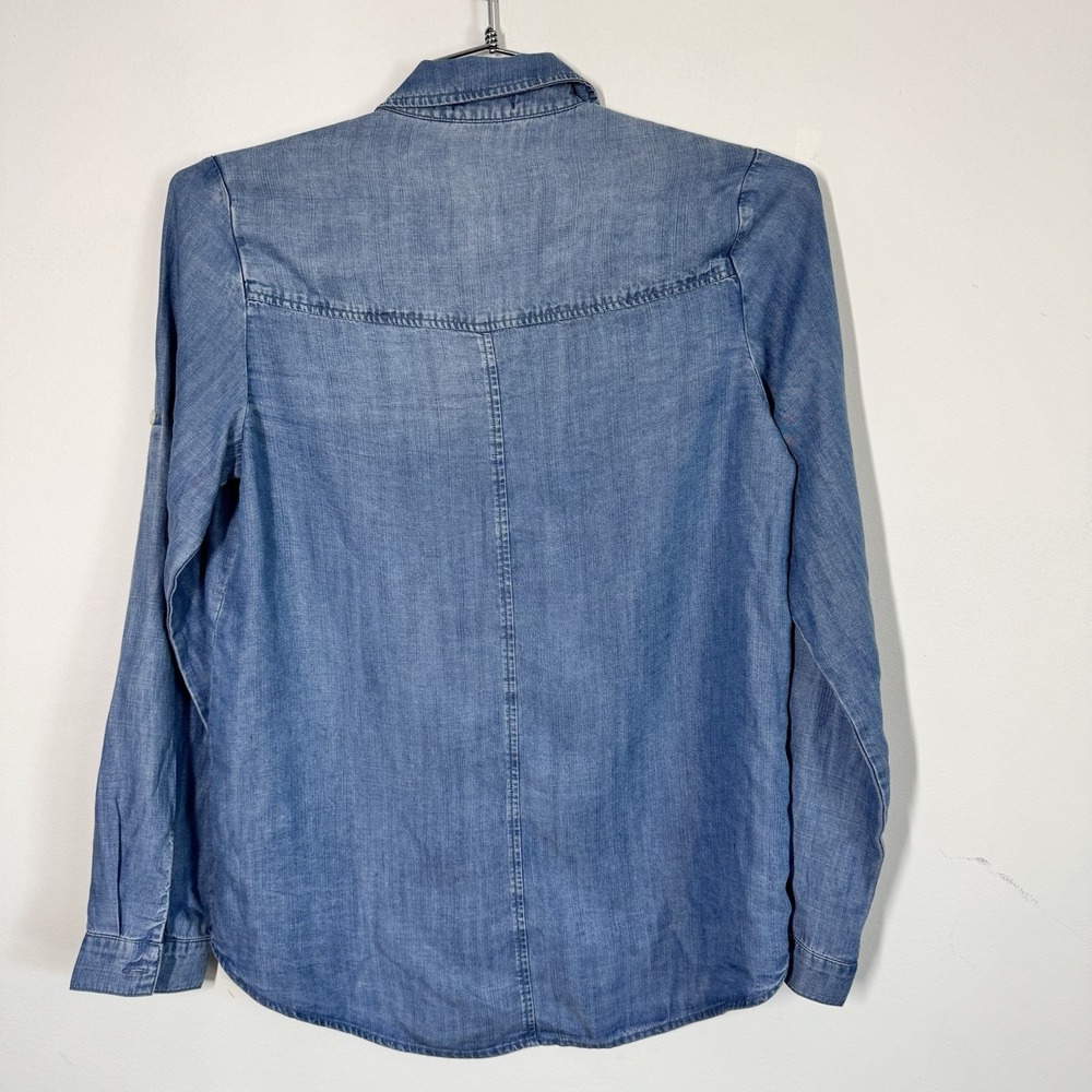 Quince Women's Distressed‎ Chambray Roll Tab Long Sleeve Button Up Shirt Size XS - Picture 2 of 8